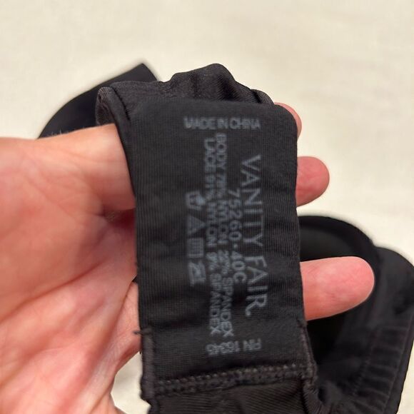 Vanity Fair 40C black with silver trim lightly lined bra 2 hook close - Picture 4 of 5